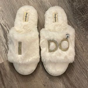 New fuzzy “I Do” bridal slippers